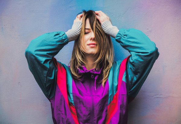 Quelles sont les meilleures manières de porter des tops à basque pour affiner la taille?